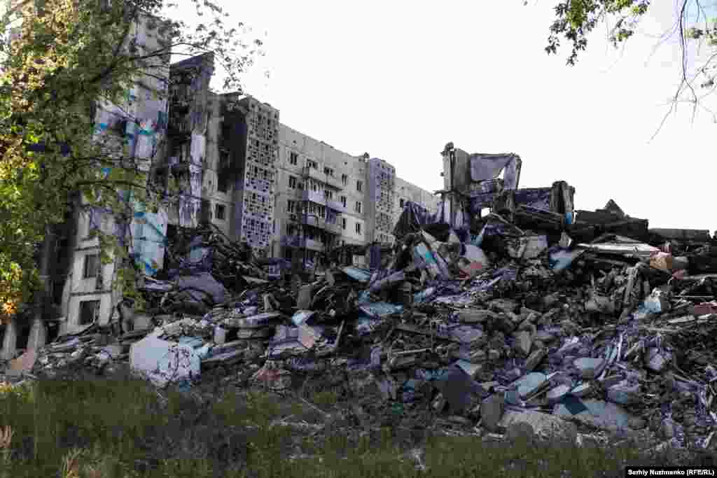 Russiýa 2024-nji ýylyň oktýabrynda Ukrainanyň Donetsk sebitinde Wuhledary basyp aldy. Şäher üçin söweşler iki ýyl dowam etdi. Indi ol ýerde diňe harabaçylyk galdy. Bu suratda 2023-nji ýylyň sentýabryndaky Wuhledar şäherindäki weýran edilen ýaşaýyş jaýlary görkezilýär.