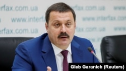 У вересні Деркачу було повідомлено про підозру в державній зраді та незаконне збагачення