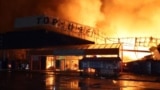 Торговый центр в Днепропетровской области, который загорелся в результате российской атаки, Украина, 26 июля 2025 года