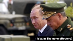 Це має стати сигналом для НАТО не втручатися в разі, якщо президент Володимир Путін вирішить вторгнутися в Україну, пише Financial Times