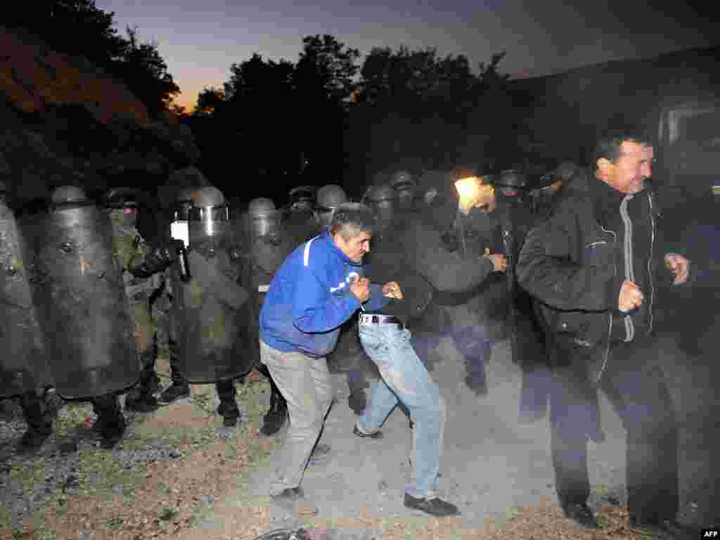 Selo Jagnjenica, 20.10.2011. Foto: AFP / Alexa Stanković