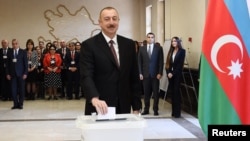 Alijev na glasanju u Bakuu 11. aprila 2018.