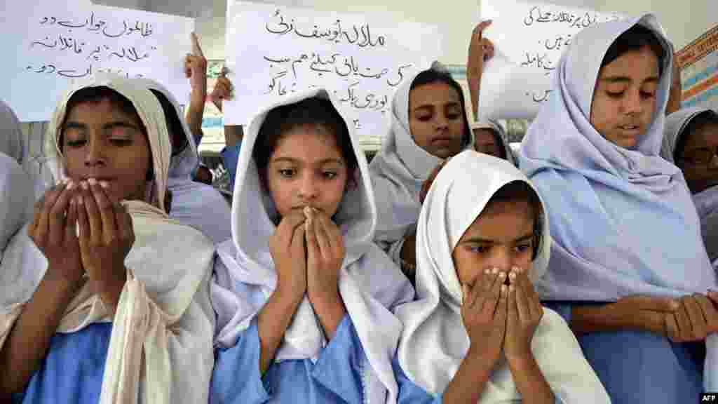 Schoolgirls pray for Malala's recovery in Multan.
