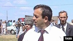Поскольку все максимально упрощается, то и слова нужны попроще, попонятнее. Это очень ясно ощутил на себе Уполномоченный по правам человека в Чеченской республике Нурди Нухажиев, предложивший сменить название своей должности на «комиссара»