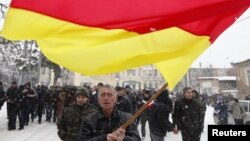 По словам Владислава Козаева, перемен к лучшему люди после ухода с поста Кокойты так и не увидели. Людей просто обманули в очередной раз
