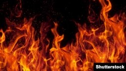 По словам сотрудника МВД в тушении пожара участвовали бывшие сотрудники дорожной полиции