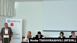 ჩეხეთ-საქართველოს ბიზნესფორუმი. ტრიბუნასთან კარელ შვარცენბერგი, ჩეხეთის რესპუბლიკის საგარეო საქმეთა მინისტრი
