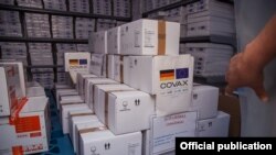 Қуттиҳои воксинаи зидди COVID-19 рӯзи 10-уми сентябр ба Тоҷикистон расиданд ва ҳамон замон ба мақомоти беҳдошти Тоҷикистон барои моякубӣ тақдим шуданд