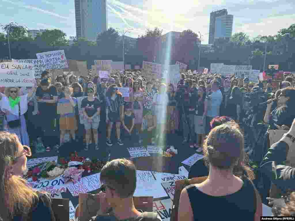 Around 4,000 people gathered in front of Romania’s government headquarters in Bucharest on June 3, days after a murder that shocked the Balkan country.