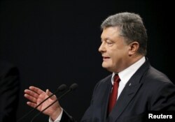 Президент України Петро Порошенко під час прес-конференції у Києві. 14 січня 2016 року