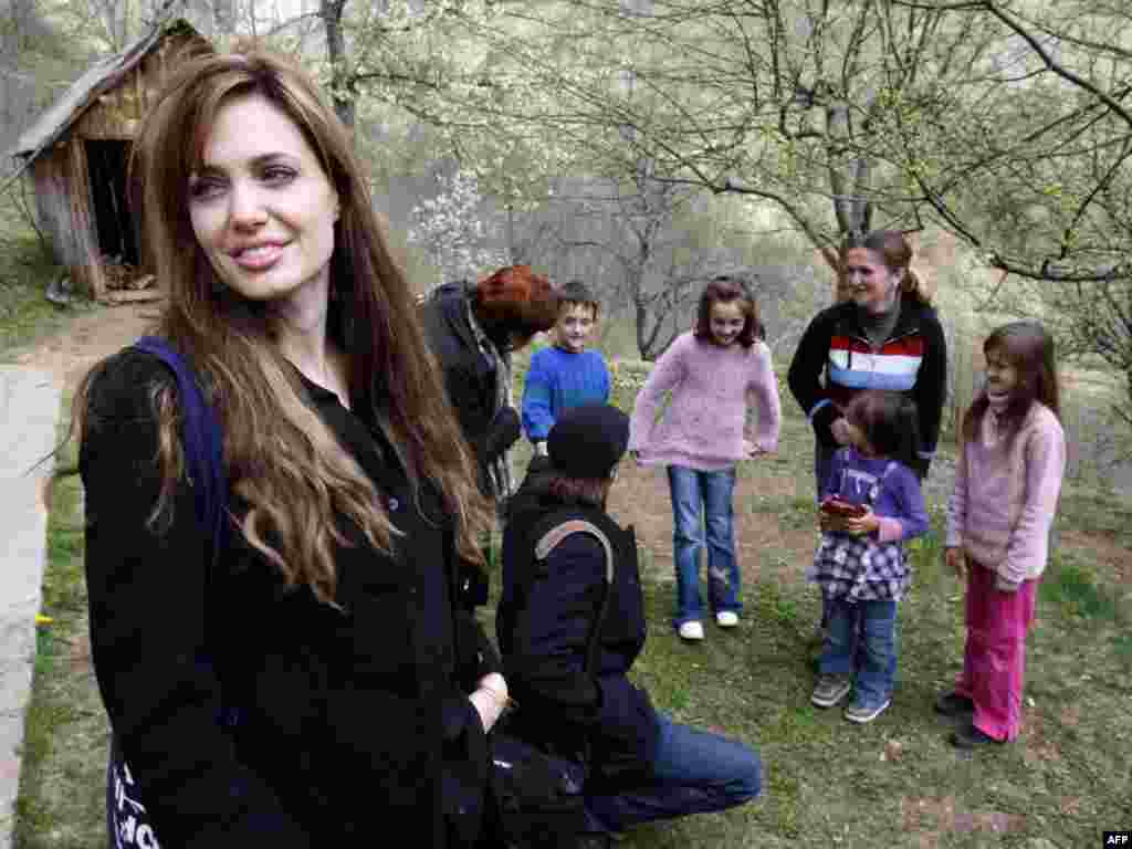 BiH - A nakon Goražda uslijedila je posjeta i izbjeglicama u selu Međeđe, u blizini Višegrada 