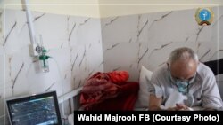 آرشیف - یک بیمار مبتلا به ویروس کرونا در شفاخانه افغان جاپان در کابل