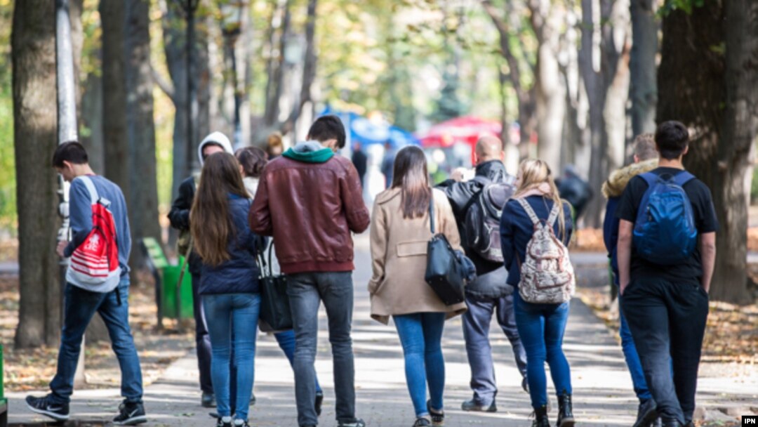 Konkretna rješenja izostaju, dok se broj mladih koji napuštaju BiH svakodnevno povećava, upozoravaju iz KULT-a