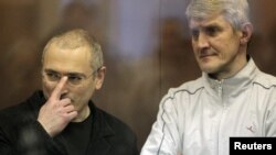 Russian former oil tycoon Mikhail Khodorkovsky (left) and his business partner Platon Lebedev who are currently serving sentences for theft and money laundering