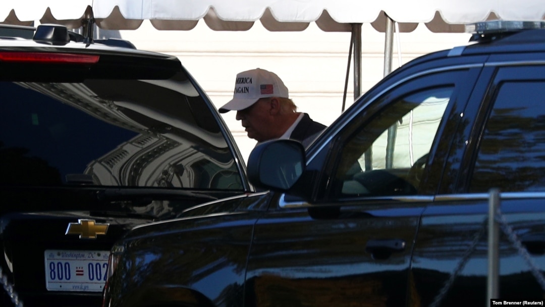Donald Trump ulazi u predsedničko vozilo, 8. novembar