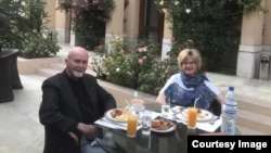 په افغانستان کې زنداني شوې بریتانوۍ جوړه