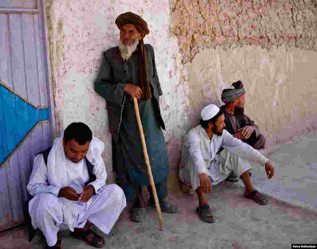 Balkh has not been shielded from the violence. Agha Jan, an elderly farmer from Balkh’s Chimtal district, moved to the outskirts of Mazar-e Sharif three months ago. 