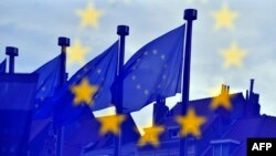 Predstavnici Španije, Rumunije i Kipra ne žele da budu za isti stolom sa kosovskim predstavnikom, rekao je za RSE dobro obavešteni izvor