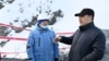 (Оңдон солго) Кыргызстандын президенти Садыр Жапаров, Теңгиз Бөлтүрүк жана Акылбек Жапаров.