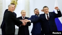 Церемонія оголошення анексії Росією чотирьох українських територій у Москві, вересень 2022 року. На фото: очільник Кремля Володимир Путін з Володимиром Сальдо, Євгеном Балицьким, Денисом Пушиліним та Леонідом Пасічником