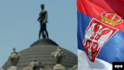 Grb na zastavi Srbije ispred Generalštaba u Beogradu - iz arhive 