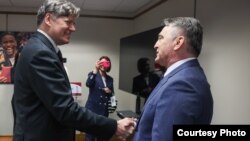 Član Predsjedništva BiH Željko Komšić (desno) i zamjenik državnog sekretara SAD-a Christopher Landau, Dayton, 23. maja 2025.
