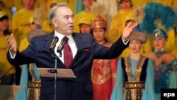Kazakh President Nursultan Nazarbaev addresses his supporters during a rally in Astana on December 5, 2005.