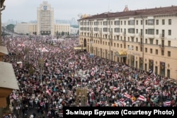 Пратэстоўцы на вуліцах Менску ў 2020 годзе, архіўнае фота