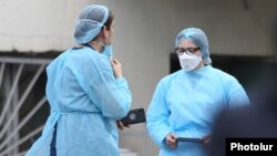 Բուժաշխատողներ «Նորք» ինֆեկցիոն հիվանդանոցում, արխիվ
