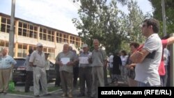Armenia - Workers of a chemical plant in Vanadzor demand their back wages, 13Aug2016.