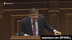 ԱԺ պատգամավոր Արման Բաբաջանյանը ելույթ է ունենում խորհրդարանի ամբիոնից, արխիվ