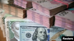 Офіційний курс на 16 вересня 24 гривні 71 копійка за долар є рекордним на останні понад три роки