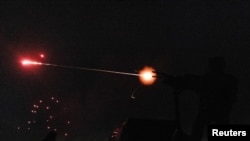 Ілюстраційне фото. Мобільна вогнева група відбиває російську повітряну атаку на Київщині, травень 2025 року