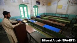 پېښور کې د یوه سکول ټولګی