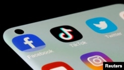 Facebook, TikTok, Tvitter, YouTube i Instagram aplikacije na pametnom telefonu, 13. jula 2021.