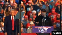 Дональд Трамп и Илон Маск на предвыборном митинге