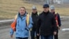 Президент Садыр Жапаров жана "Кумтөр Голддун" убактылуу тышкы башкаруучусу Тенгиз Бөлтүрүк Кумтөр кенинде. 2021-жыл, 15-июнь.