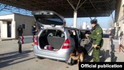 "Достук" бекети. Архивдик сүрөт. 